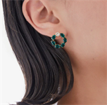 Orecchini corti con cerchi di cristallo colorati