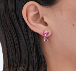 Orecchini corti con fiori di cristallo colorati