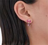 Orecchini corti con fiori di cristallo colorati