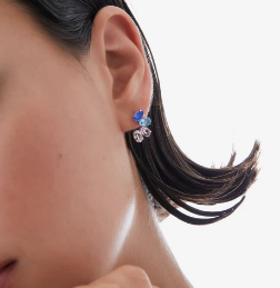 Orecchini corti con cristalli ovali blu colorati