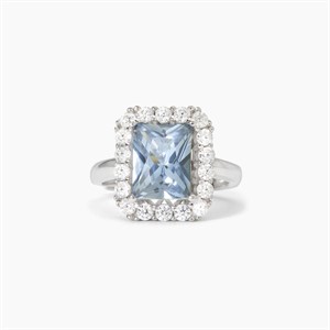 Anello in argento con acquamarina sintetica taglio princess