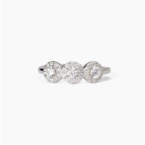 Anello in argento con tre zirconi bianchi