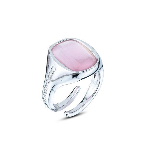 Anello con pietra rosa e brand inciso