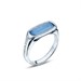 Anello con pietra blu marino ovale e brand inciso