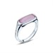 Anello con pietra rosa ovale e brand inciso